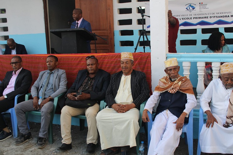 image Inauguration de l'école primaire d’Itsandra:  Construire une école, un repère de l'histoire