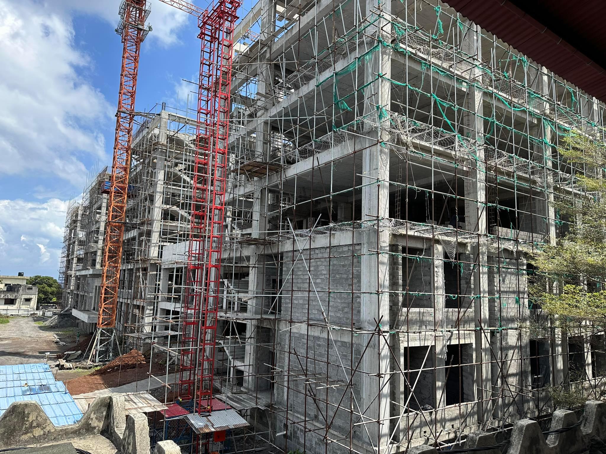 image Construction du centre hospitalier El-Maarouf Le chantier ne sera livré qu’en 2024