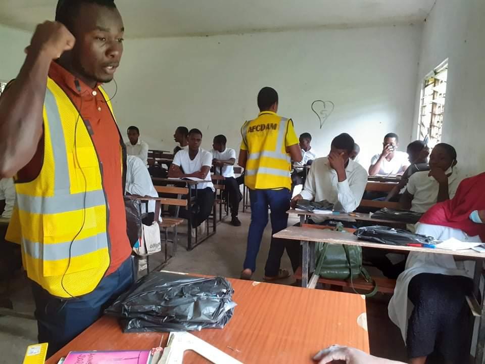image L'AFCDAM octroie des kits scolaires au Lycée de Fomboni
