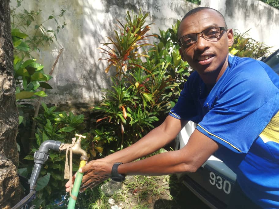 image A Komoni l’eau coule enfin sous le robinet