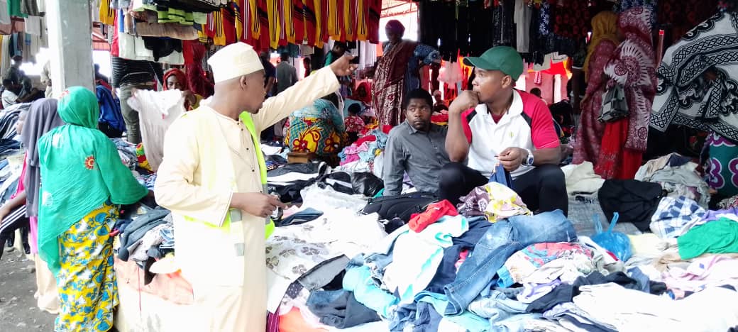 image Préparatifs de l'Eid Elfitr :  À Anjouan, les friperies ont la cote