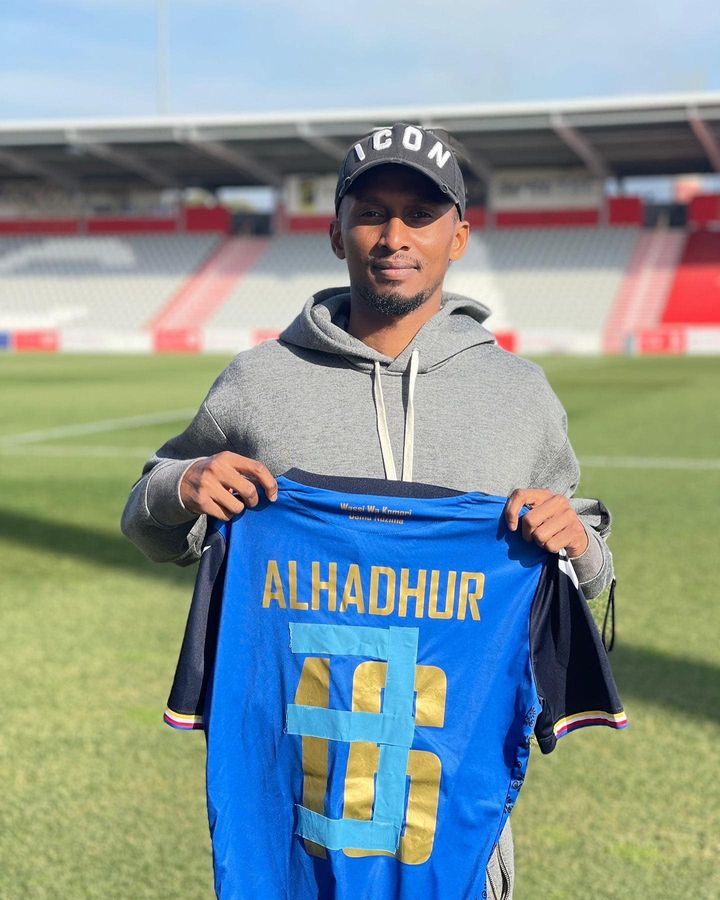 image Chaker Alhadhur met aux enchères son maillot de gardien