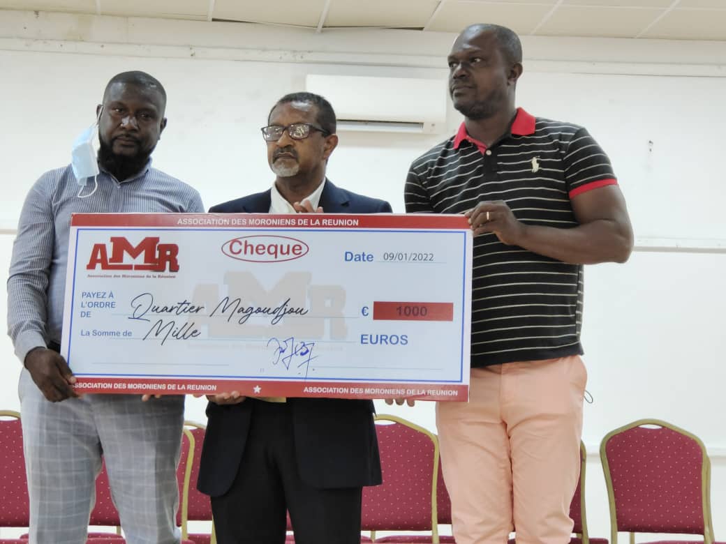image Un don de 5.000 euros remis à 5 quartiers à Moroni