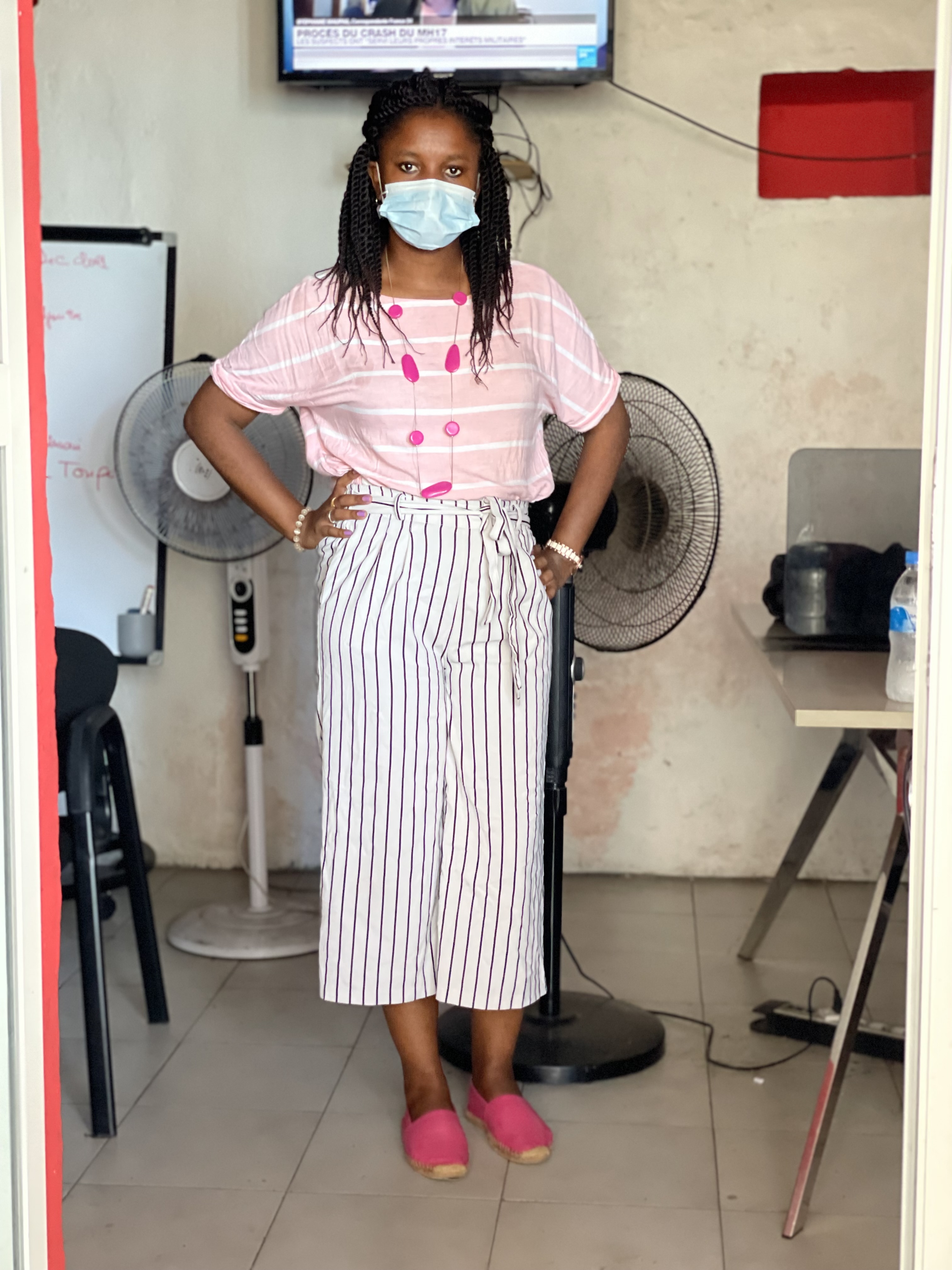 Notre journaliste Andjouza empêchée d’accéder au Palais de justice à cause de son pantalon