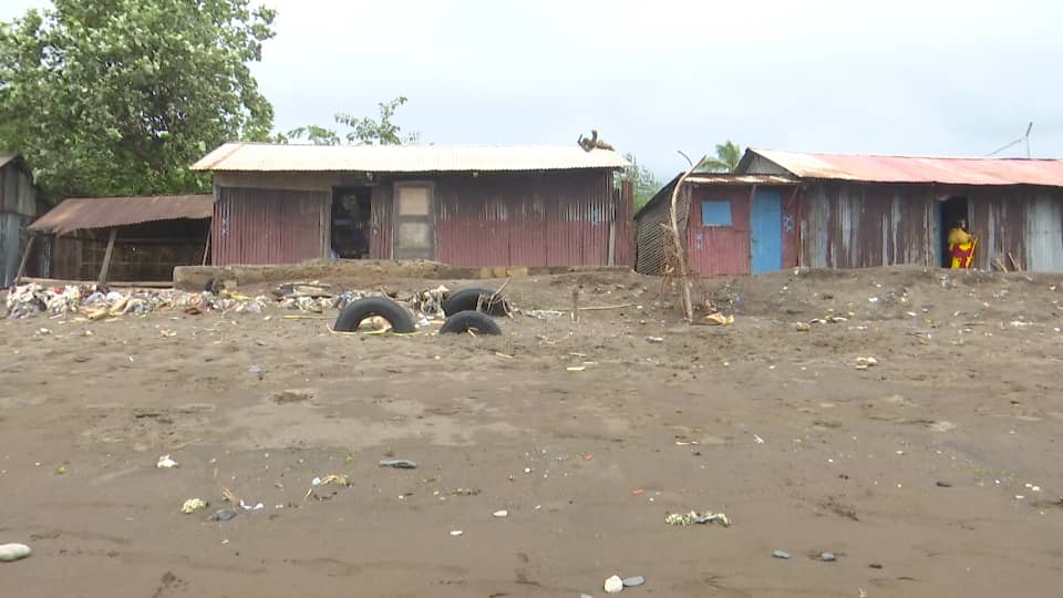 image Le quartier Angola menacé par la montée des eaux de mer