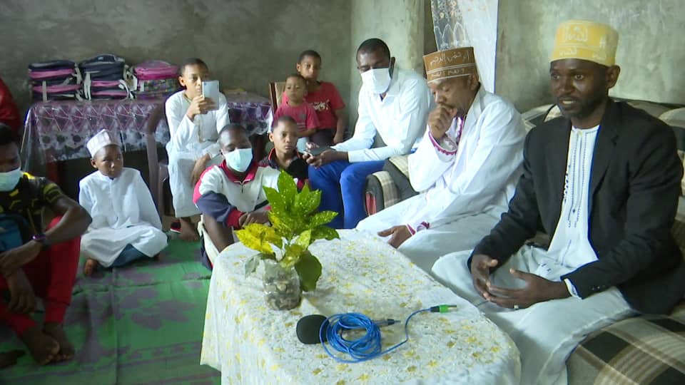 image Uzuri wa dini a octroyé des kits scolaires et alimentaires à des orphelins