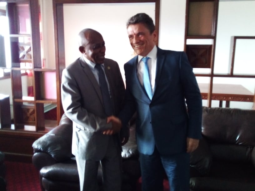 image Sylvain Riquier en visite à l'université des Comores