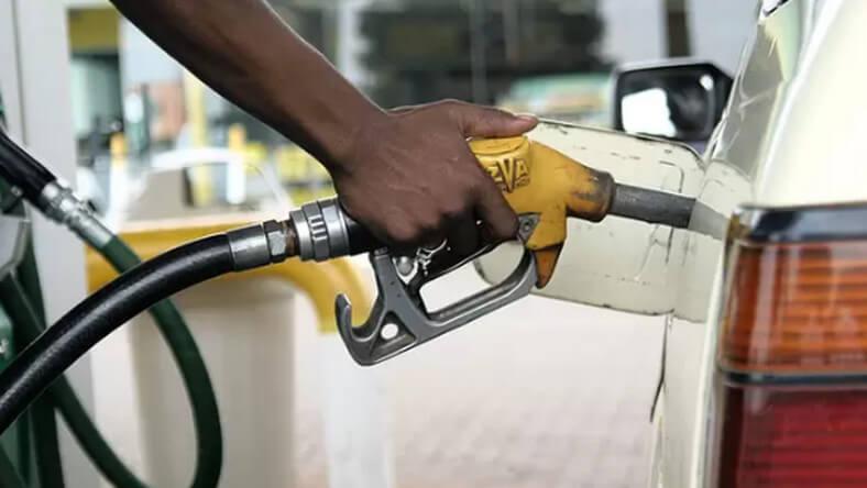 image Hausse des prix des produits pétroliers: 25% pour l’essence et 40% pour le pétrole lampant