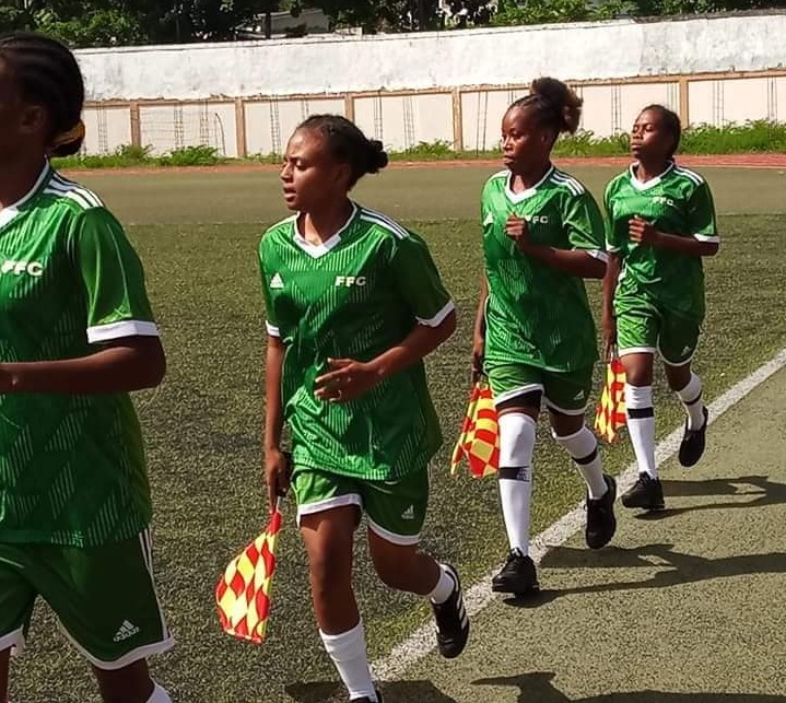 image Le football féminin évolue, les filles arbitres doivent s'adapter au rythme