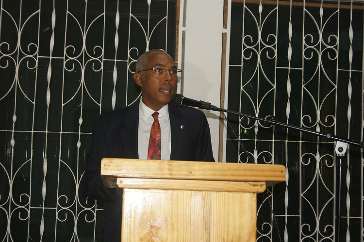 image Salon du livre / Premier salon du livre, une réussite pour l’ambassadeur de France