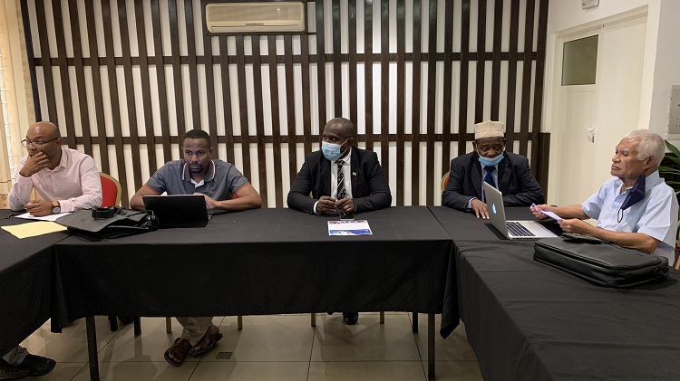 image Le Rotary club ravitaille Oichili et Dimani en eau