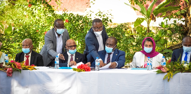 image Le gouvernement débloque 750 millions pour la filière vanille et le transport en commun