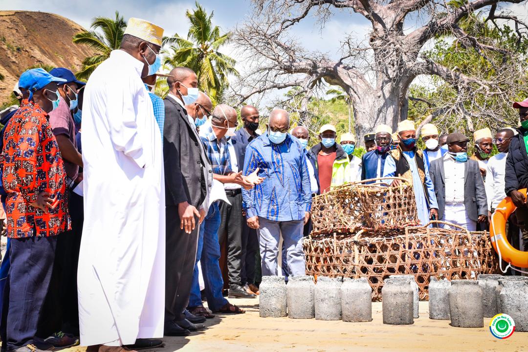image Le président Azali Assoumani à la rencontre des pêcheurs à Hantsindzi