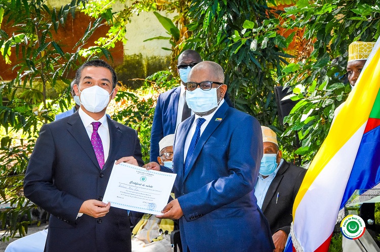 Coronavirus:  Le président Azali honore l’équipe médicale chinoise