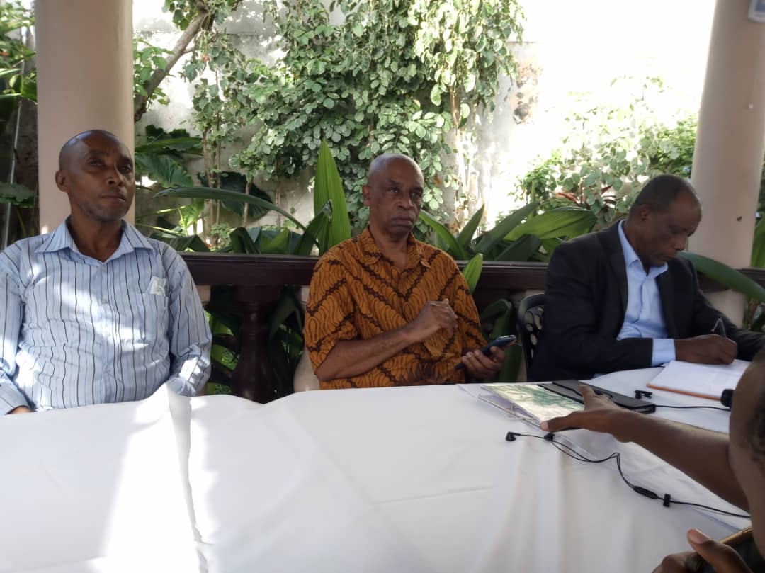 image Le candidat mis hors-jeu saisit la Tas