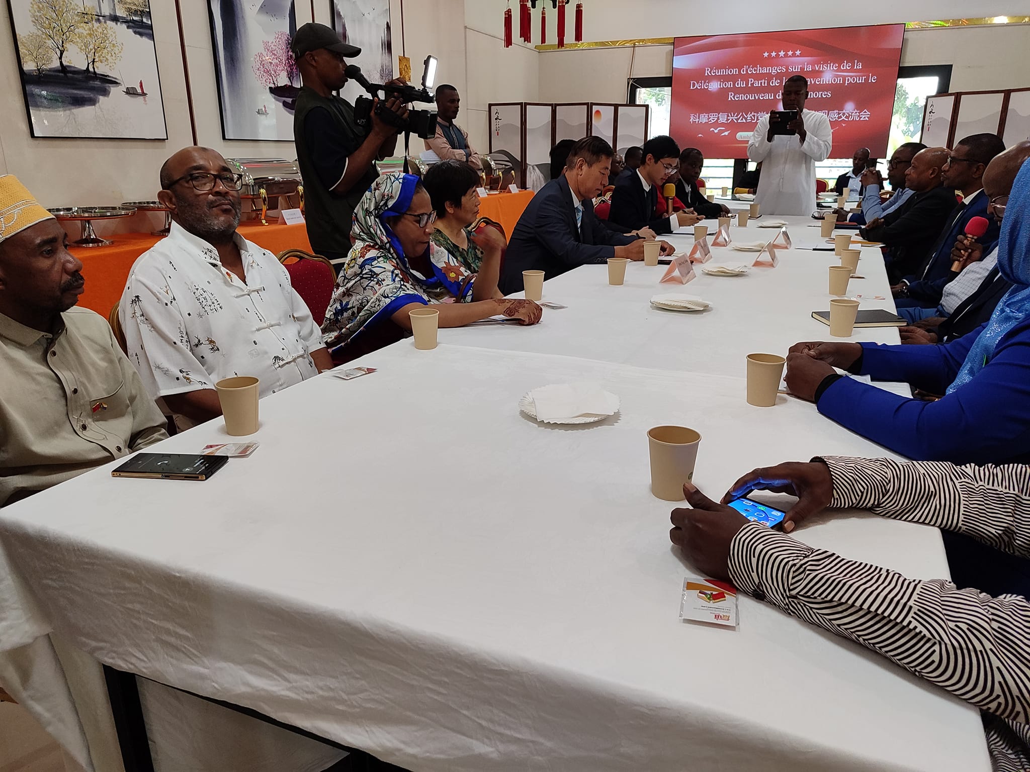 image Réunion d'échange sur la visite de la CRC en Chine  « Une amitié de longue date »