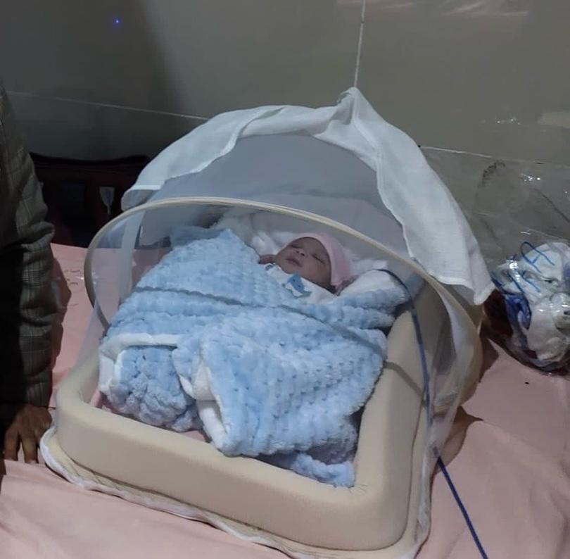 Naissance du premier bébé conçu par fécondation in vitro