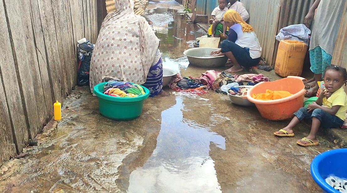 image Des eaux rejaillissent du sous-sol de Tsaramandrusu