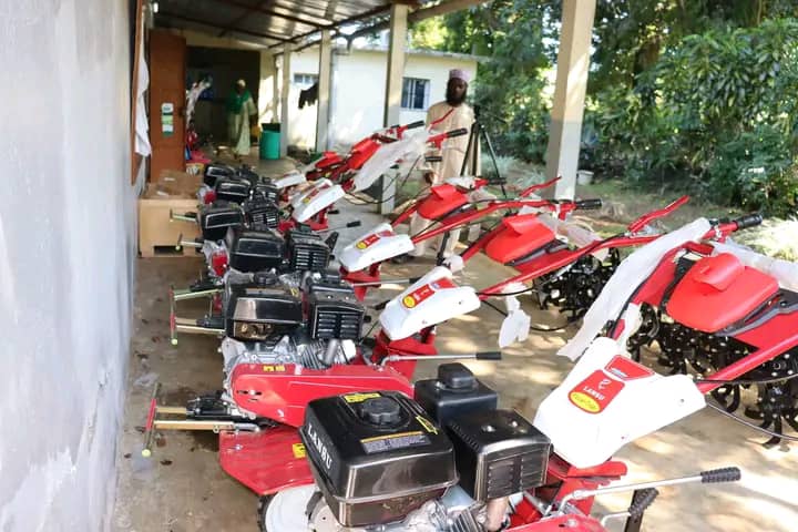 image Projet PIDC : 14 motoculteurs remis aux CRDE