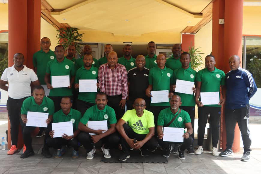 image Renforcement des capacités:  Vingt instructeurs arbitres formés par la FIFA