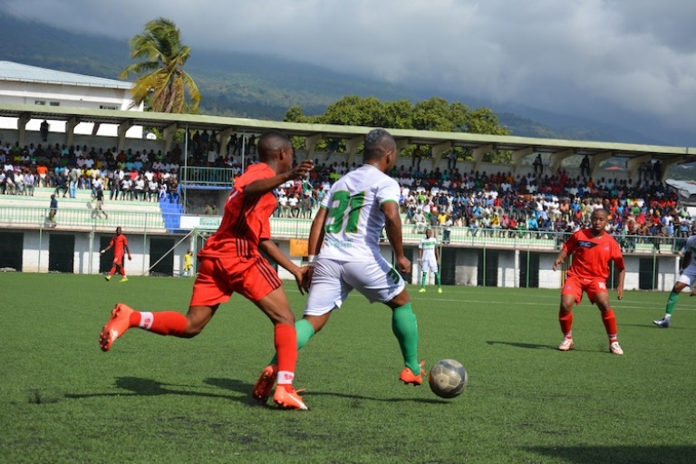 Football, Reprise du championnat Moins de vingt jours pour finir le championnat