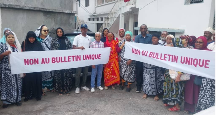image Mutsamudu :  Un sit-in pour dire non au bulletin scolaire unique a été empêché