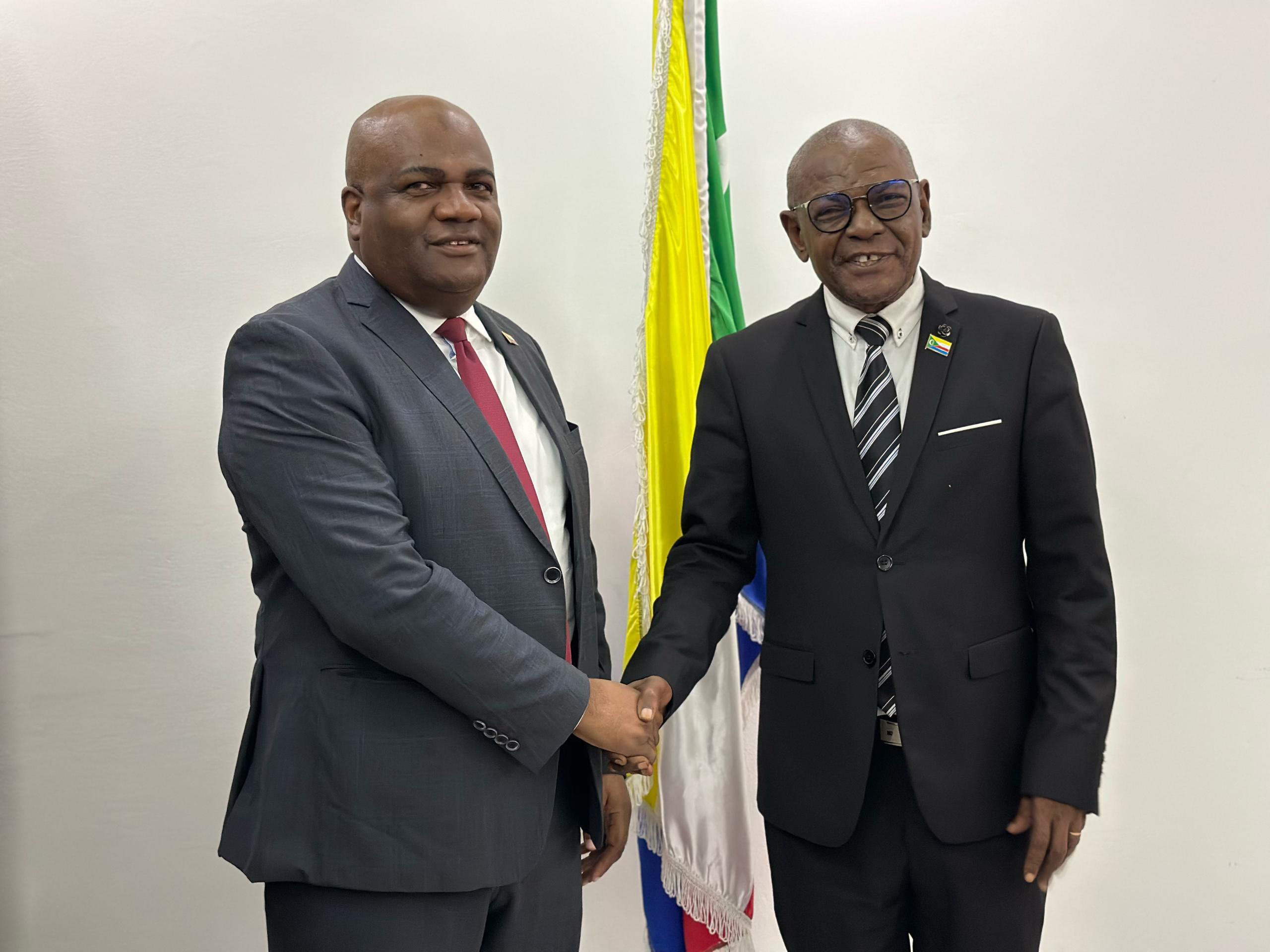 Passation au ministère de l’Intérieur Mahamoud Fakridine passe le relais à Mohamed Ahmed Assoumani