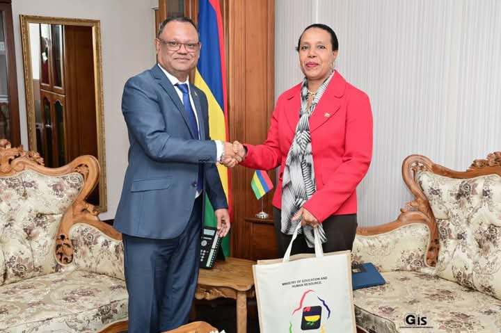 Diplomatie: Renforcement de la coopération entre Port-Louis et Moroni