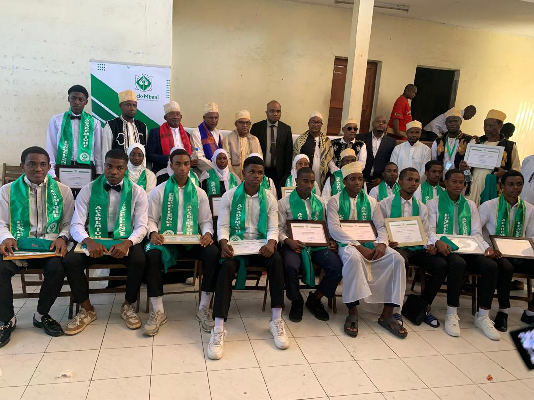 image Investir dans l’éducation: La Meck Mbeni honore vingt bacheliers du Hamahamet et de Mboikou