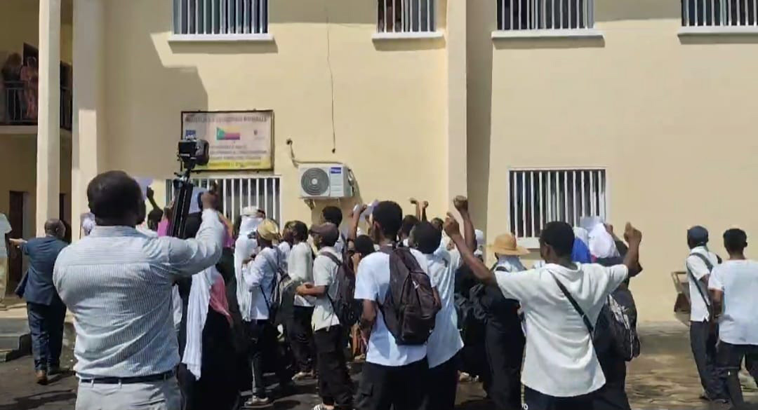image Grève des enseignants : La colère des élèves gagne les rues de Moroni
