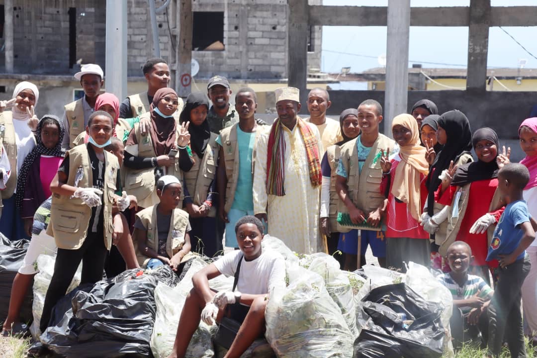 Assainissement : La jeunesse de Oichili se mobilise pour un avenir plus propre