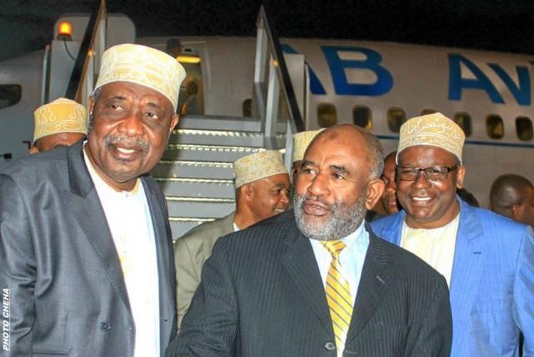 Fin des accueils en grande pompe du chef de l'État à l'aéroport