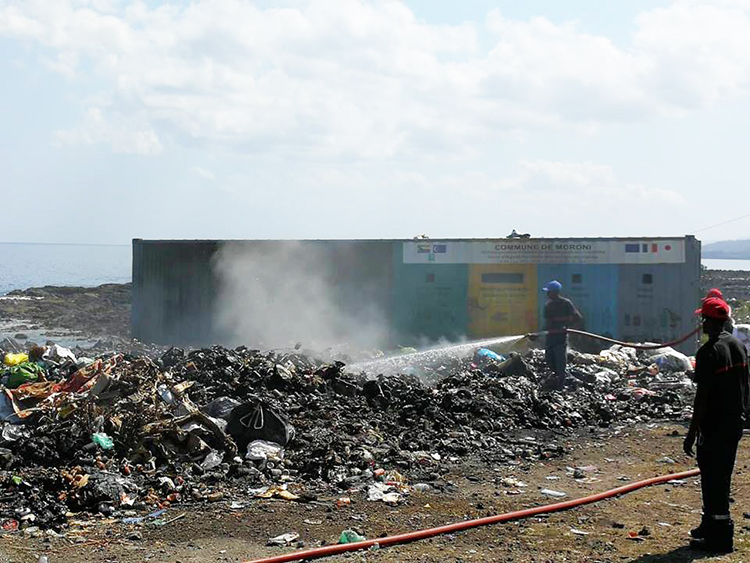 image Environnement / Un fou aurait mis le feu dans un site de décharge du littoral