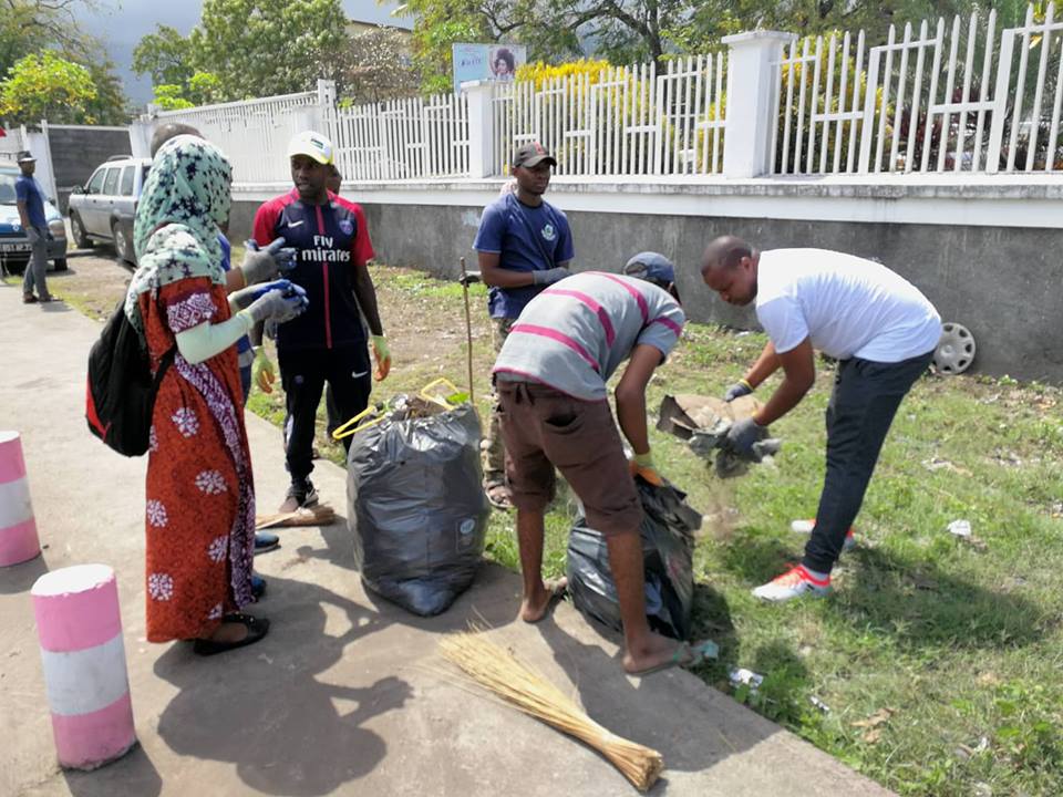 image Journée mondiale de ramassage des déchets / Une opération ville propre à Moroni