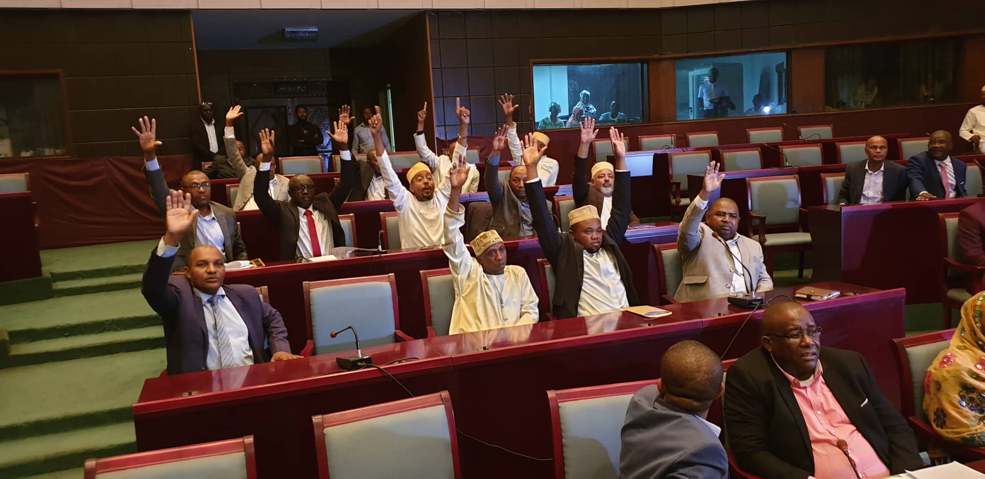 image Projet de loi d’habilitation / Azali reçoit la bénédiction du parlement