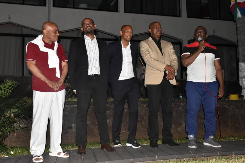 image « Ce n’est pas le coach seul qui est décoré mais tous les fans des Coelacanthes »