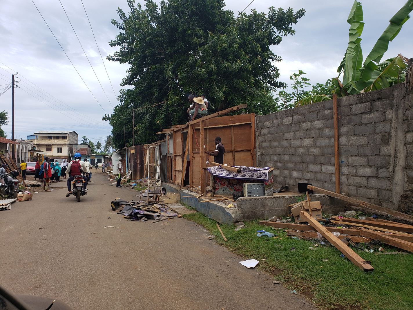 Infrastructures urbaines Les travaux d'assainissement de la ville Fomboni vont bon train