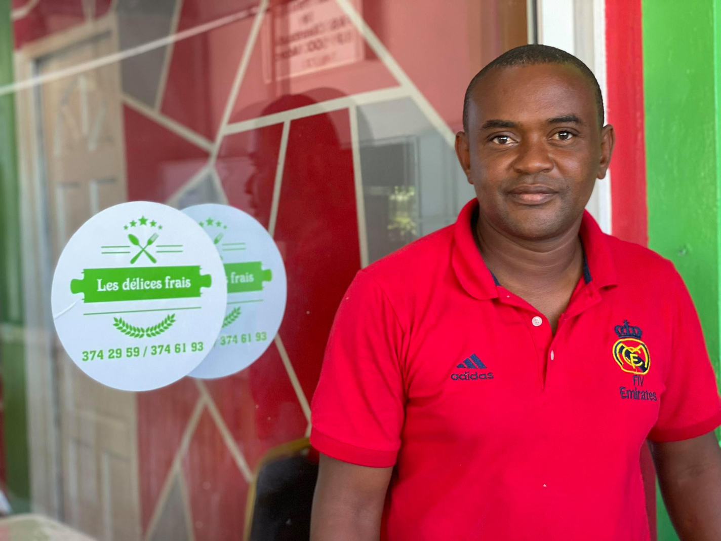 image Fayçal Bianrif invite la clientèle aux gouts locaux de Mohéli