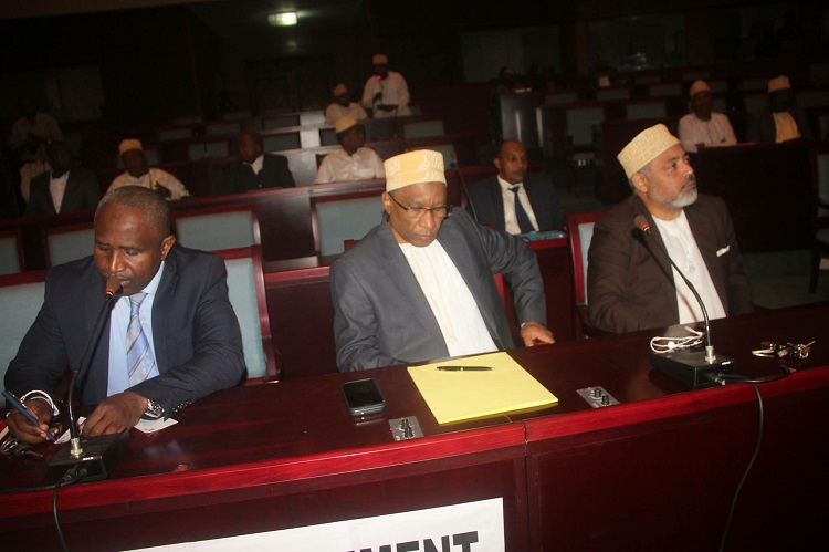 image Droit des affaires / La loi sur les tribunaux de commerce reçoit l’adhésion des députés