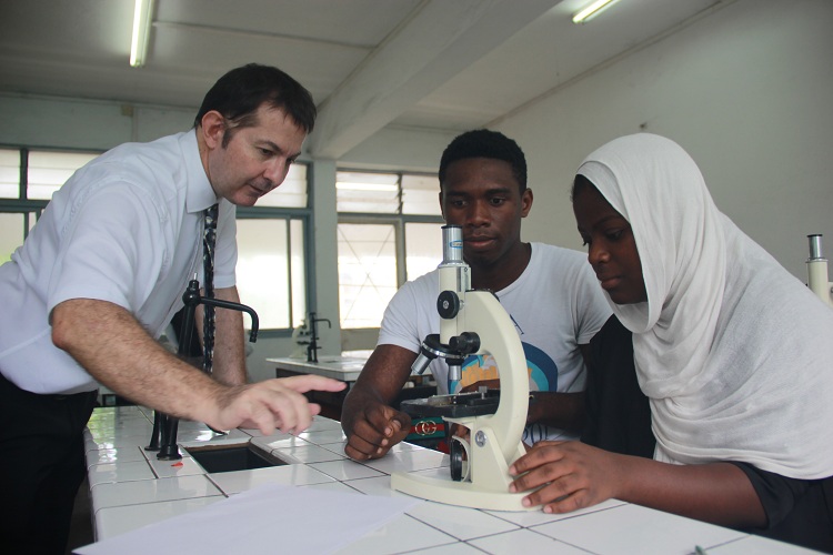 image Education  / Renforcer les sciences dans les lycées