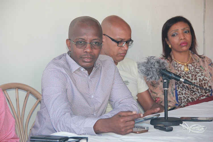 Justice / Me Moudjahid dénonce la « longue garde à vue » de Barwane