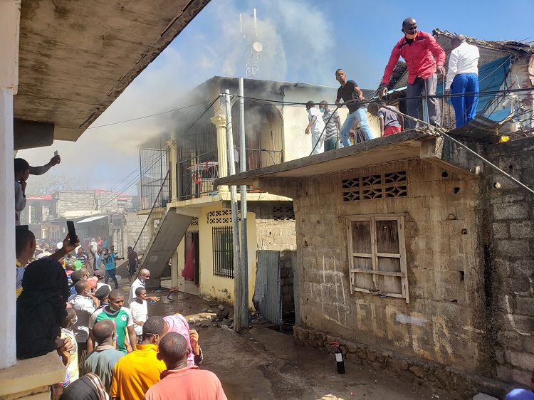image Pour éteindre un feu à Fomboni, le camion incendie doit attendre l’aval de Moroni