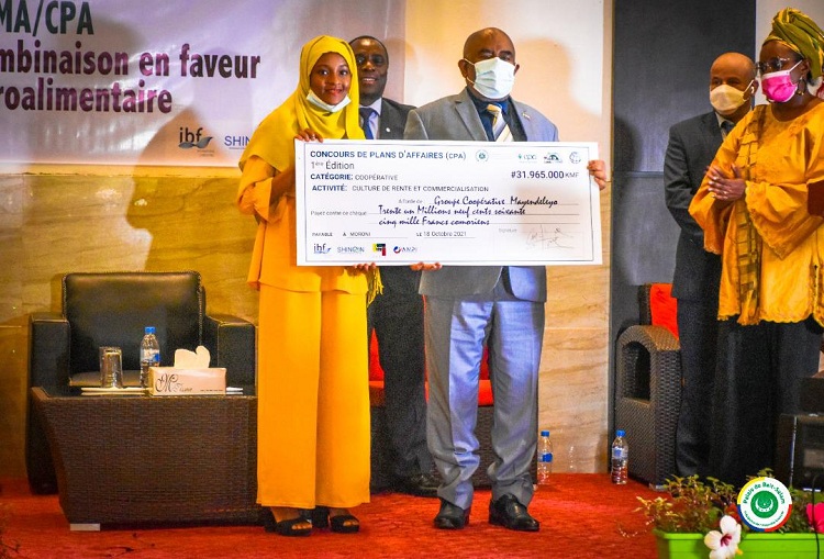 image Remise des prix du concours du plan d'affaires:  910 millions accordés à 87 lauréats
