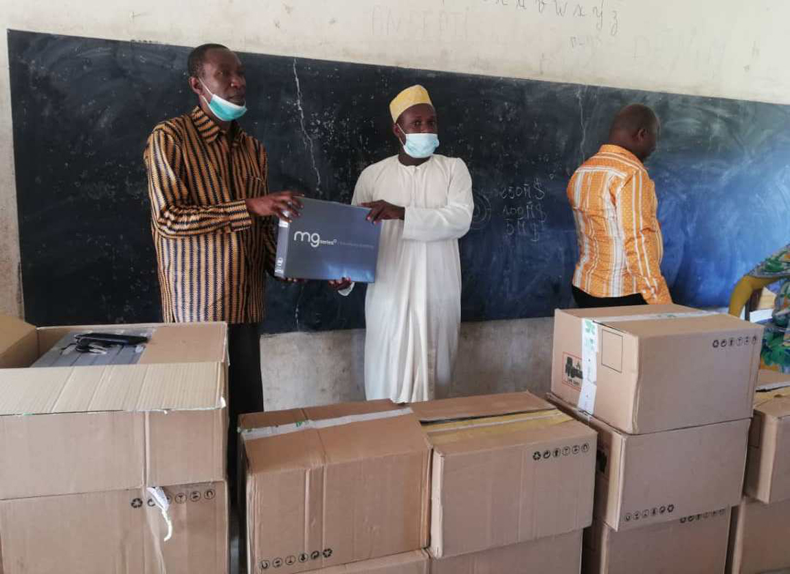 image ALESCO octroie 70 ordinateurs portables aux écoles de Mohéli