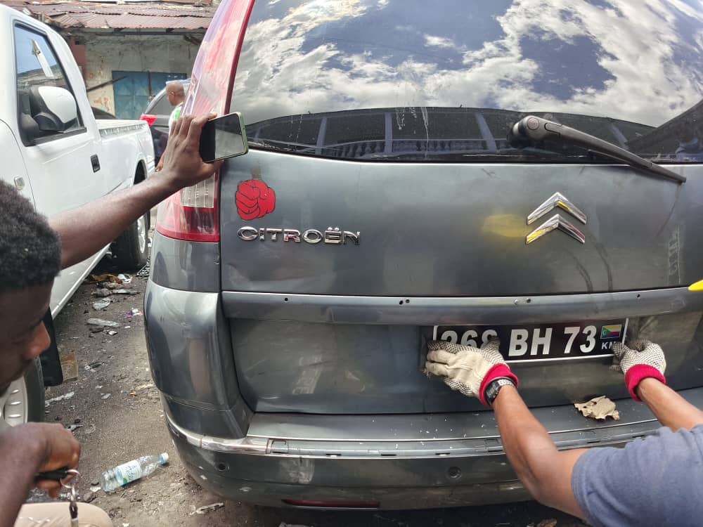 image Plaques d’immatriculation :  Les automobilistes se plient aux règles