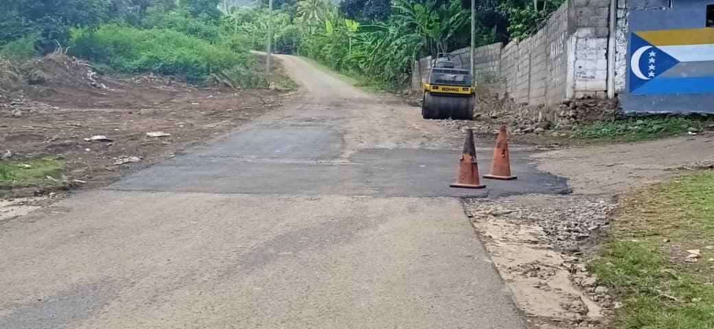 image Les travaux de rebouchage de nid-de-poule se poursuivent à Mohéli