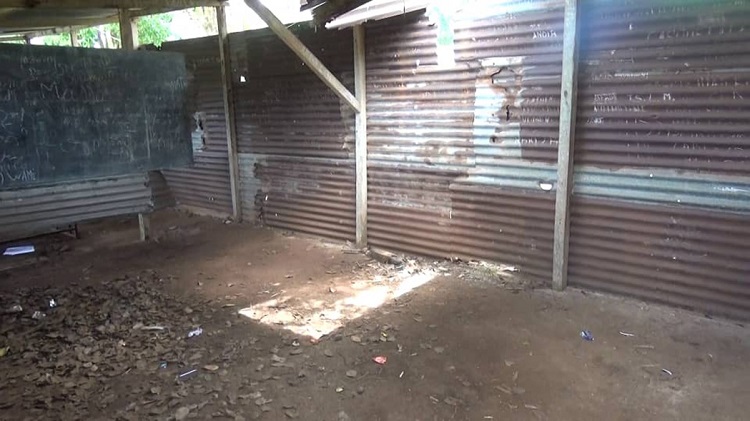 image Le collège rural de Wanani en état de délabrement avancé
