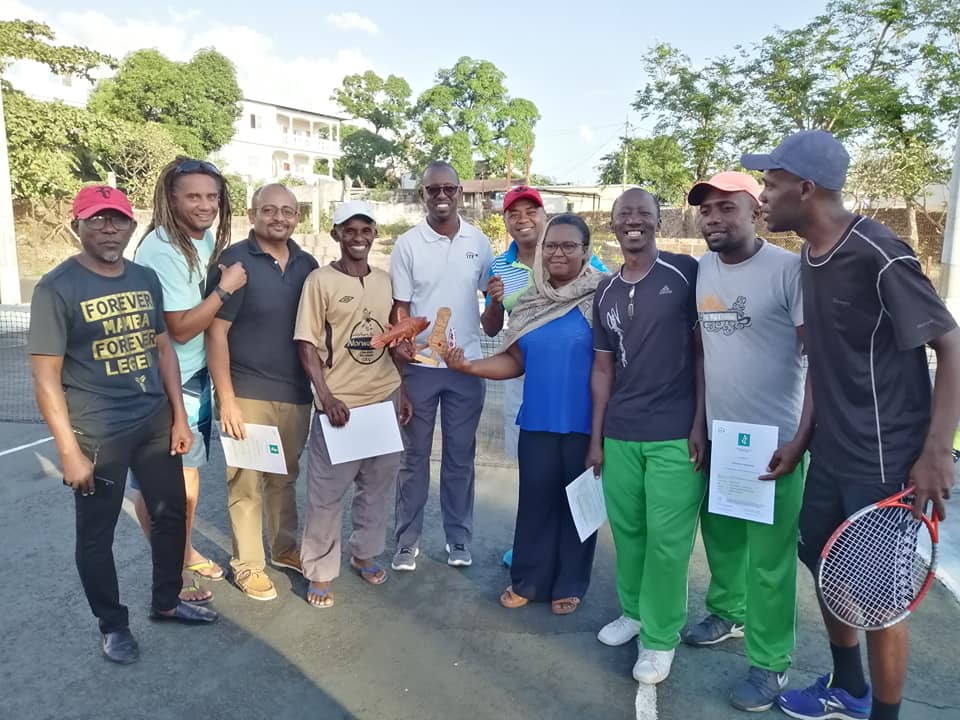 image Tennis : Tournoi régional, en simples et doubles messieurs / Le collectif du Dr Haja survole la compétition