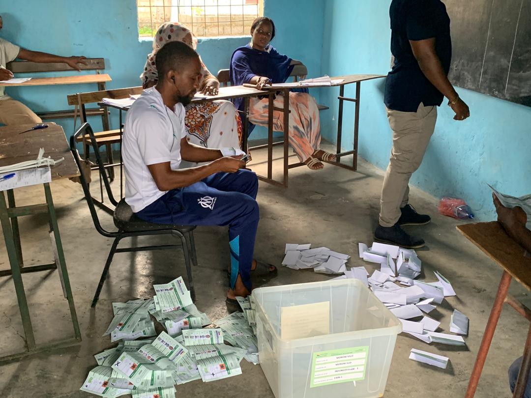 image Législatives : Des candidats dénoncent des bourrages d’urnes