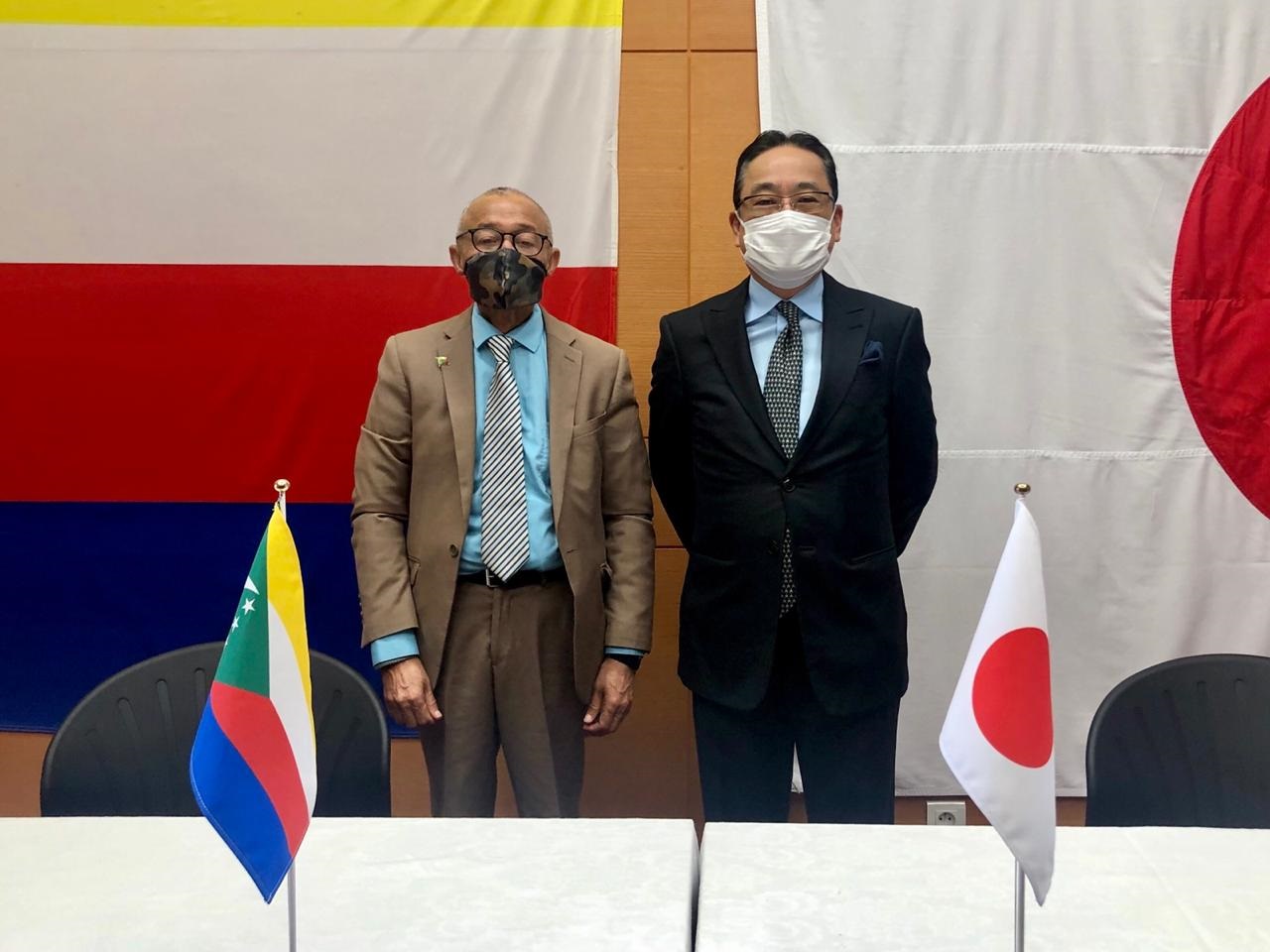 image Signature d’un Échange de Notes pour le 11ème don de riz japonais